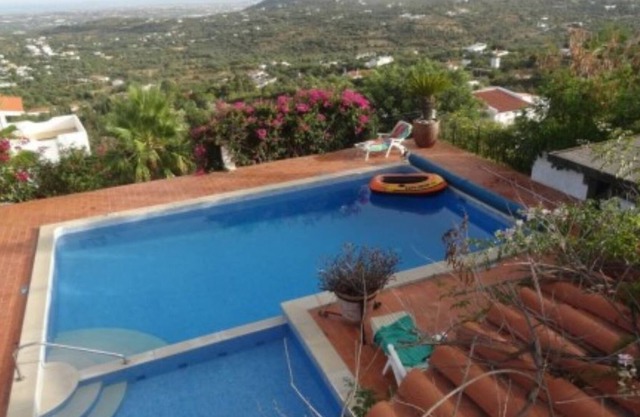 Beautiful and large villa, heated swimming pool, garden, views to the coast and hills