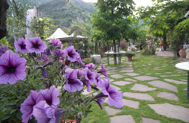 Geräumiges Vierbettzimmer umgeben von viel Grün in der Nähe von Montecassino