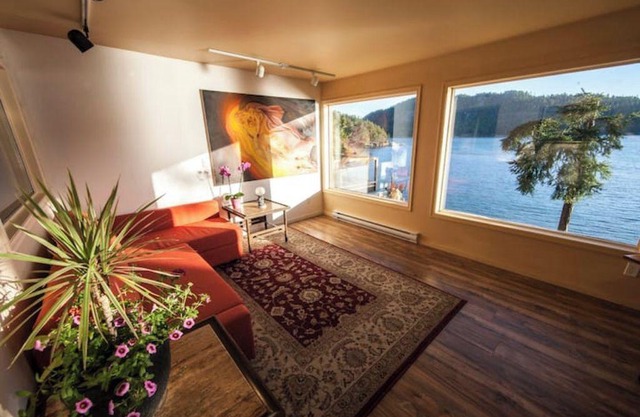 Beautiful, quiet place to stay with lovely beach access and stunning views.