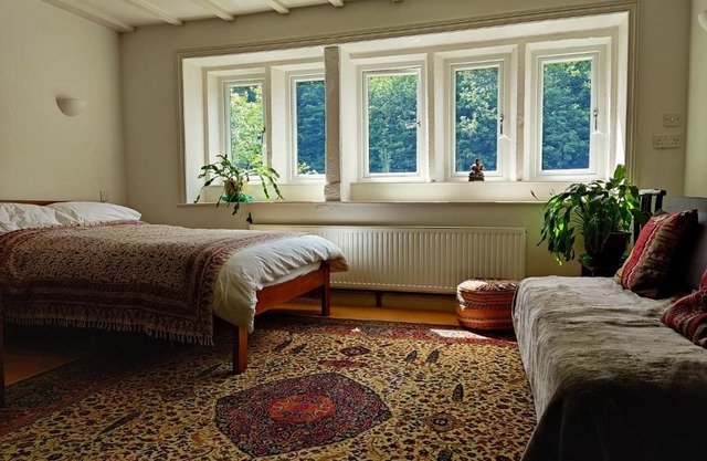 Beautiful quiet room in the heart of Holmfirth