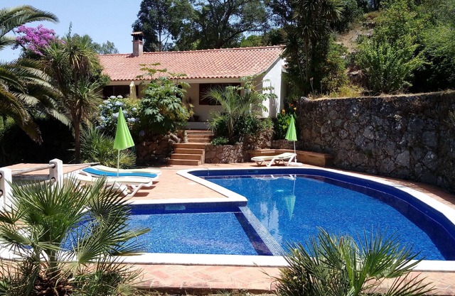 wunderschönes ruhig gelegenes Ferienhaus mit großem, beheiztem Swimmingpool