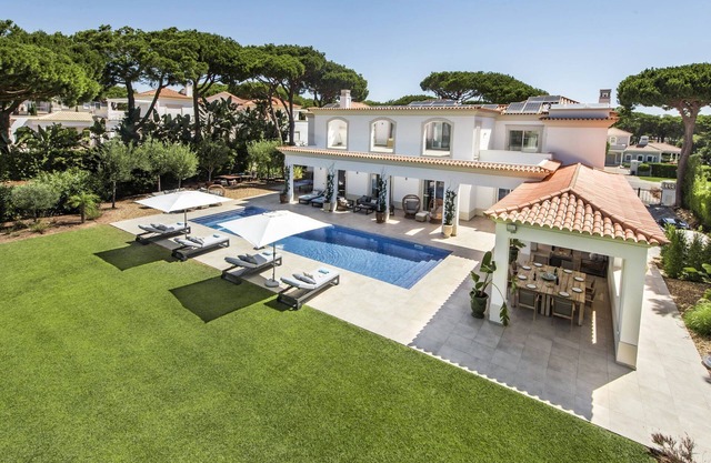 Beautiful Quinta do Lago Villa | 5 Bedrooms | Villa Lauron | Private Pool & Large Garden | Algarve