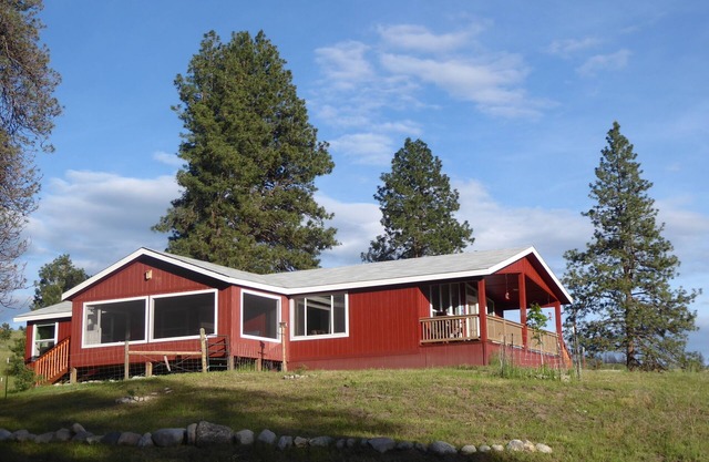 Schöne Ranch und neues Haus in den Okanogan-Hochländern