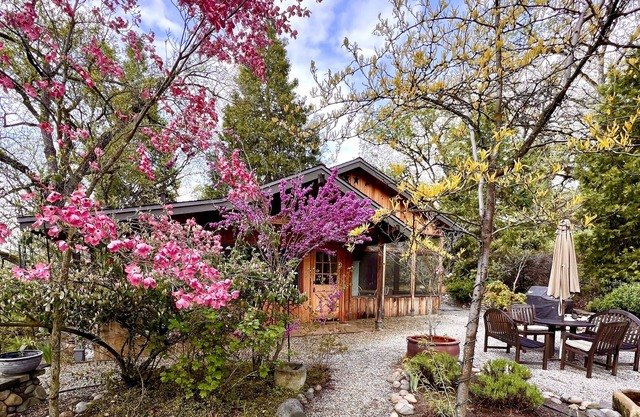 Beautiful ranch cottage close to Kings Canyon and Sequoia National Parks