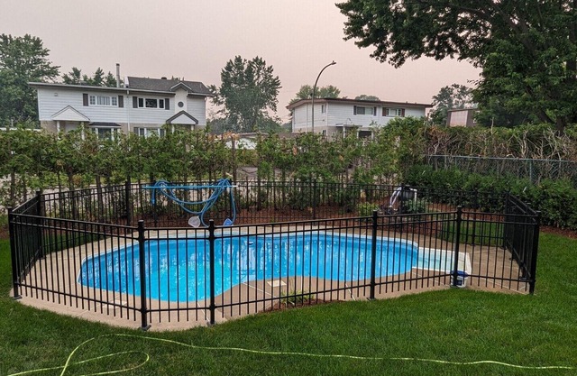 Beautiful recently renovated house semi-detached in Laval.