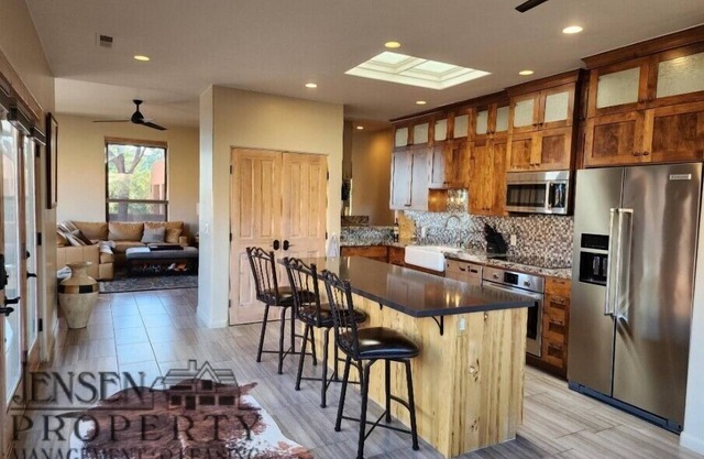 Beautiful Red Mt Kayenta Views 3br/3ba/3car/Min30 dynDiscounted long term avail.