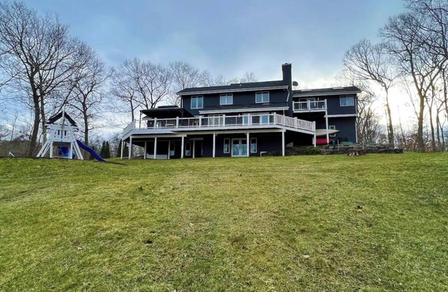 Beautiful/Relaxing Lakehouse-Sleeps 8-Large Deck with Furniture-Family Friendly
