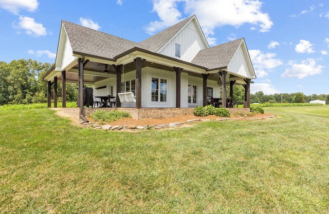 Beautiful Relaxing House w a private lake joining the Mammoth Cave National Park