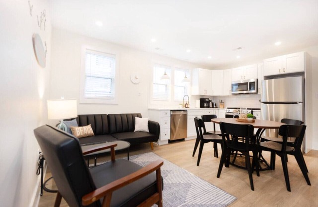 Beautiful remodeled 3 bdr condo 200 ft from beach