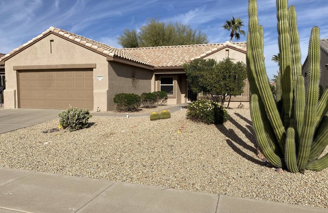 Beautiful remodeled home In Sun City Grand