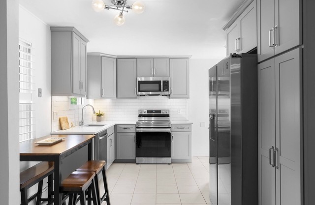 Beautiful remodeled 2 bedroom home — 5 min from the beach! 20 percent for week