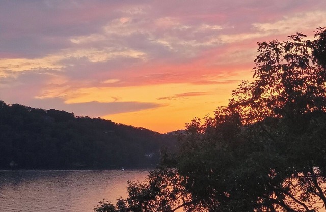 Beautiful Renovated 2BR 2B Direct Waterfront Candlewood Lake Home~Sunset Views!