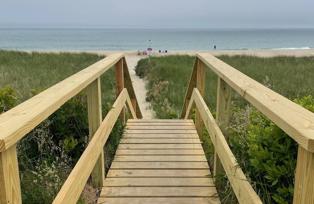Beautifully renovated Surfside home - bright and welcoming 200 steps to beach!