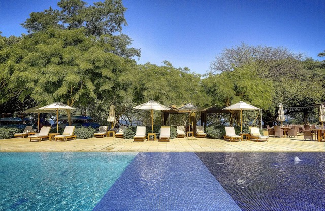 Hermoso Reserva Conchal condominio de 3 camas con vista al mar