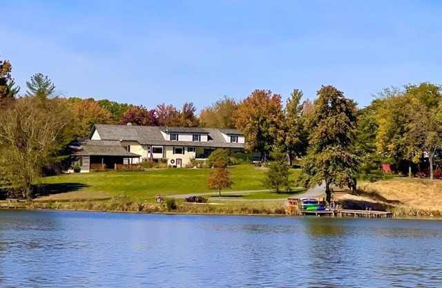 Beautiful resort-like property in rural Missouri on 185 acres