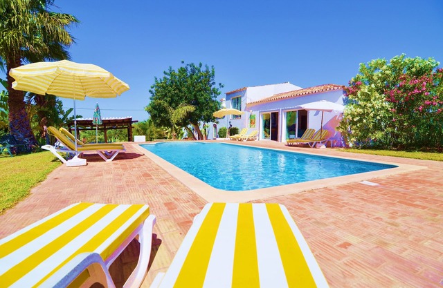 Wunderschön Restauriertes Typisch Portugiesisches Bauernhaus, mit Eigenem Pool und Meerblick
