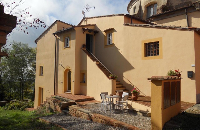 Schöne restaurierte Ferienwohnung mit zwei Schlafzimmern und Infinity-Pool