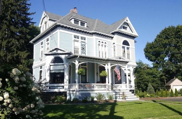 Beautiful Restored Victorian House Perfect for Retreats, Holidays or Getaways!