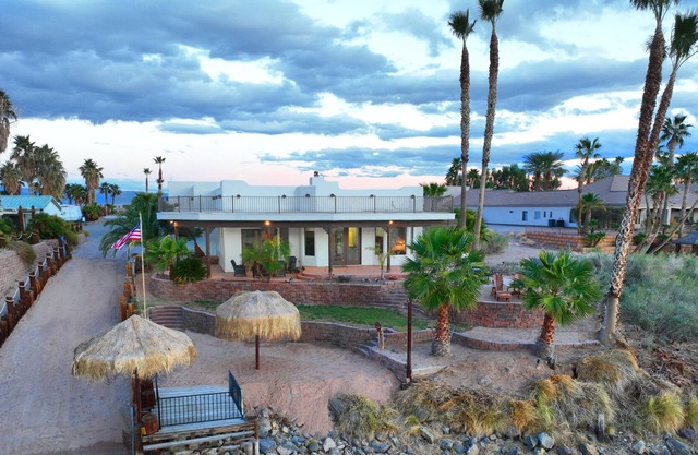 Beautiful Riverfront Paradise!