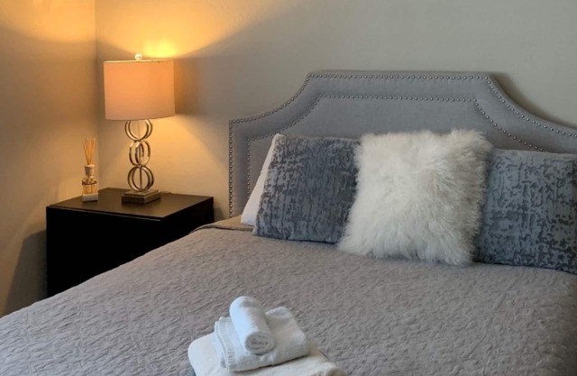 Zimmer in modernem Haus neben Santana Row