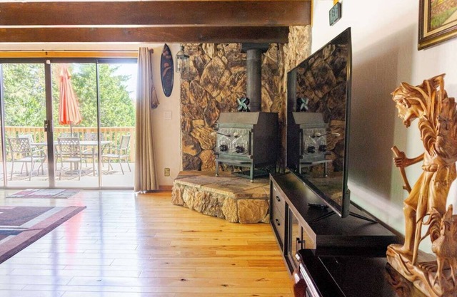 Beautiful Rustic Cabin on 5 Acres With Heavenly Views
