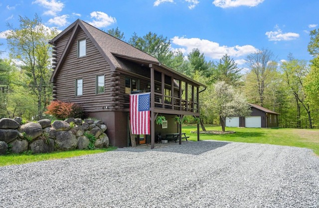 Beautiful Sacandaga Lake Cabin in Adirondacks w/ private lake access