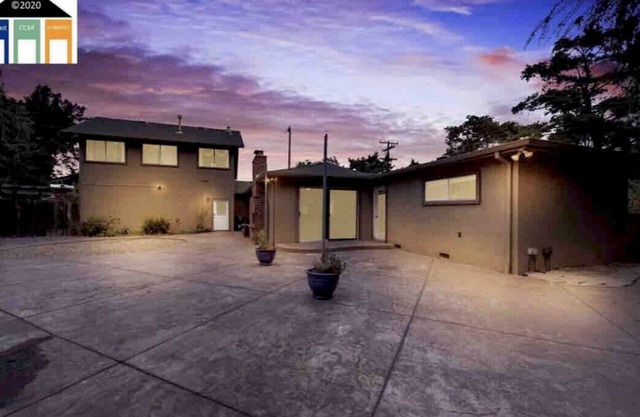Beautiful safe family oriented quite and relaxing house with all Ammunities.