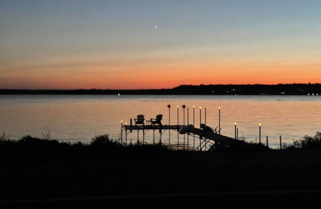 Beautiful Saratoga Lake home with gorgeous sunsets and close to downtown