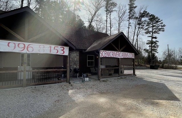 Beautiful Scenic River Cabin just 1/2 mile from Current River!