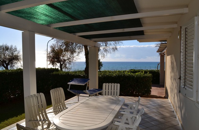 SCHÖNE SEAFRONT VILLA MARIANNA