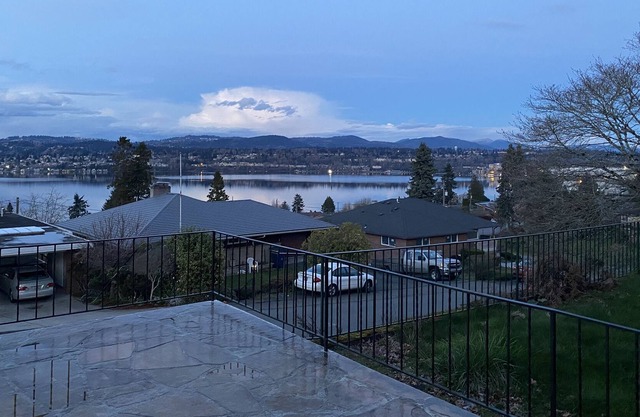 Beautiful Seattle View of the Water/Skyline
