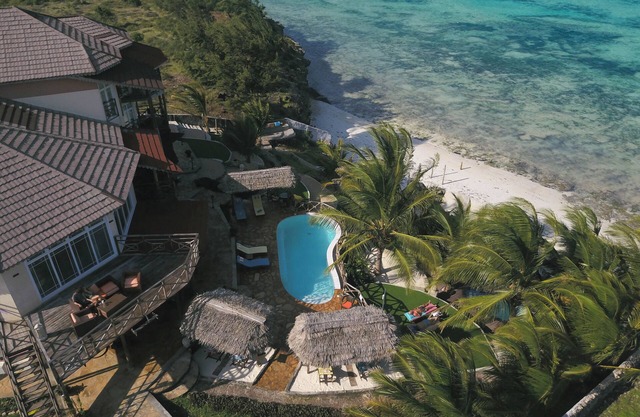 Beautiful Secluded 8 bedroom Beach Villa with Pool