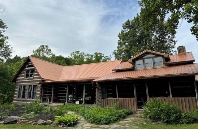 Beautiful, Secluded Luxury Cabin with relaxing hot tub.