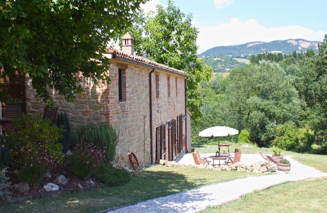Schöne Selbstversorger Bauernhaus Apartments in der Nähe von Amandola Le Marche mit Pool