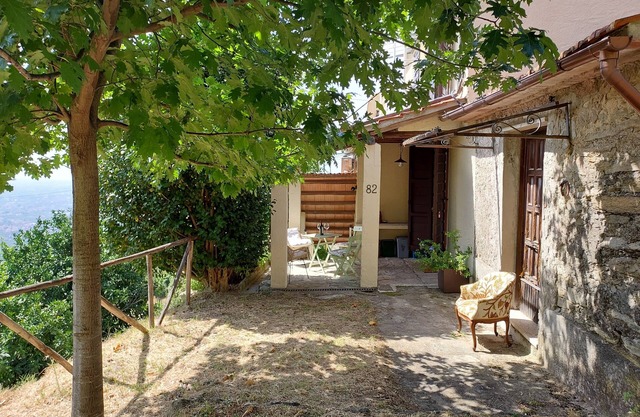 Schönes Haushälfte auf die Versilia Hügel mit Blick auf die Küste. Klimaanlage