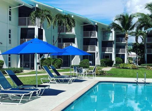 Beautiful Seven Mile Beach Condo