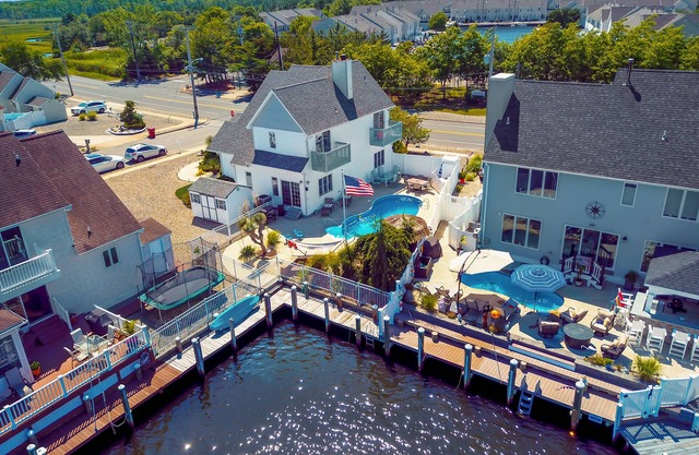 Beautiful Shore House with Heated Saltwater Pool and Bay!