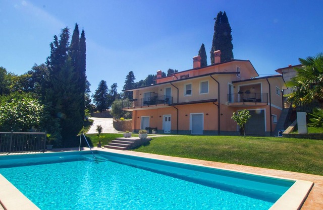 Schönes Appartement in Vipolže mit Schwimmbad