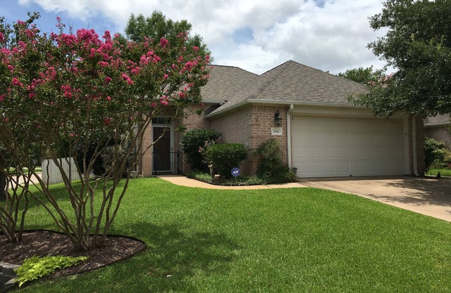 BEAUTIFUL SINGLE-FAMILY HOME LOCATED 10 MINUTES FROM TEXAS A&M CAMPUS!