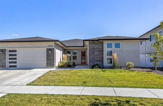 Beautiful Single Level Home at Dry Creek Ranch-- Lots of Light