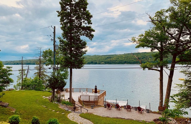 Beautiful Skaneateles Lakefront Home