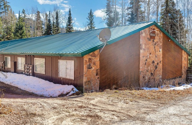 Beautiful Ski-in/Ski-out Condo Located On The Eagle Point Resort! by RedAwning