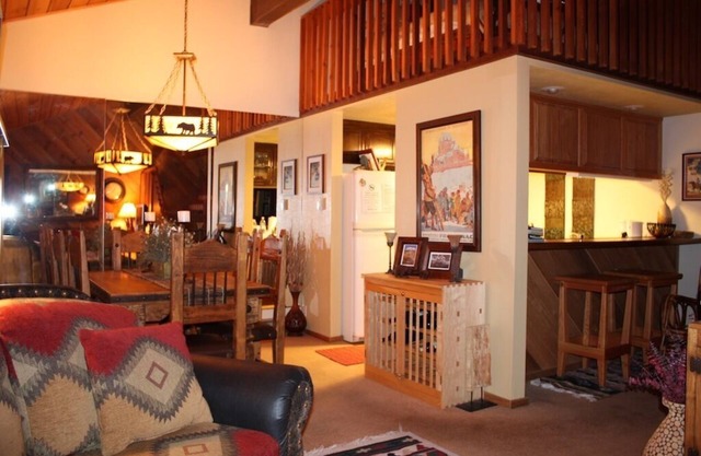 Schöne Snowcreek Condo - 1 Zim., Loft & Bonus Zimmer - Haustierfreundlich
