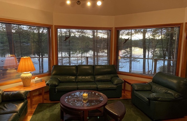 Beautiful south facing lakefront cottage with sauna & hot tub on Big Cedar Lake!