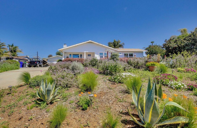 Beautiful South Oceanside Bungalow: 1 Mi to Beach!