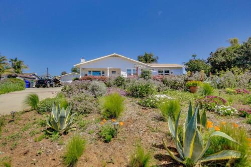 Beautiful South Oceanside Bungalow 1 Mi to Beach!