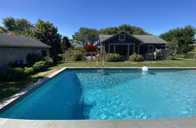 Beautiful Southampton Cottage with Saltwater Pool steps from Bay