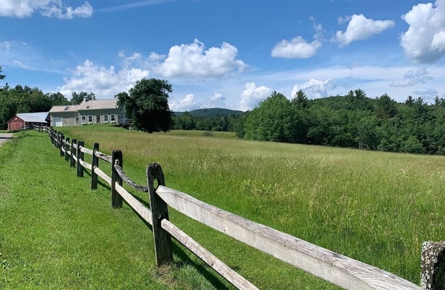 Schönes südliches Vermont-Bauernhaus auf 100 Morgen, großartige Ansichten, Fall-Farbe