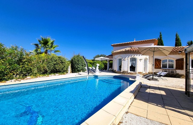 Schöne südliche Villa mit privatem Pool