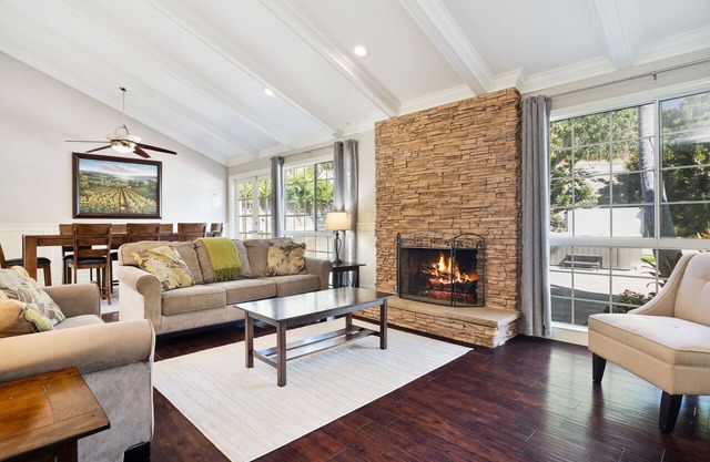 Beautiful, spacious home with private hot tub, putting green, basketball and BBQ